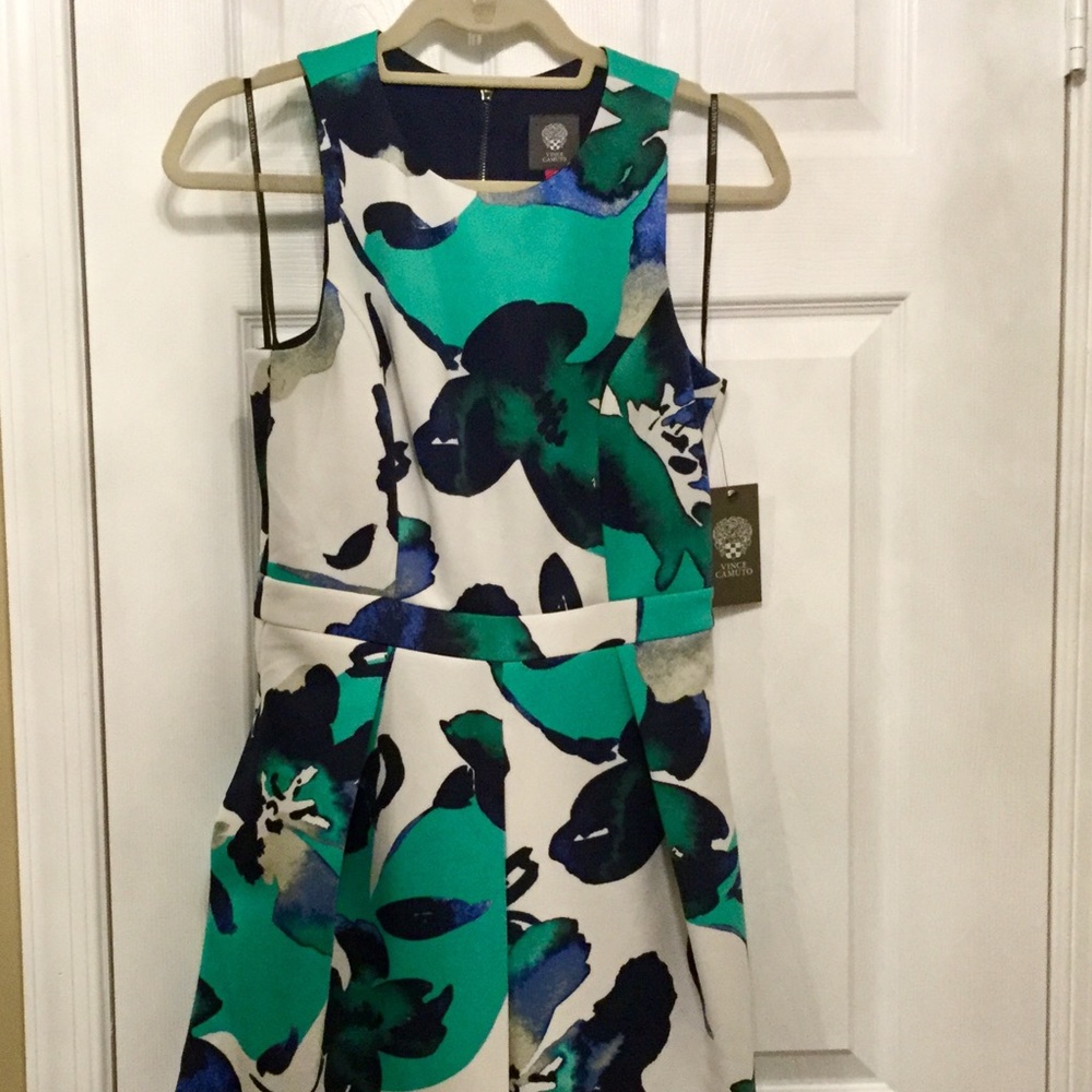NWT Vince Camuto sleeveless floral dress. Size 4.